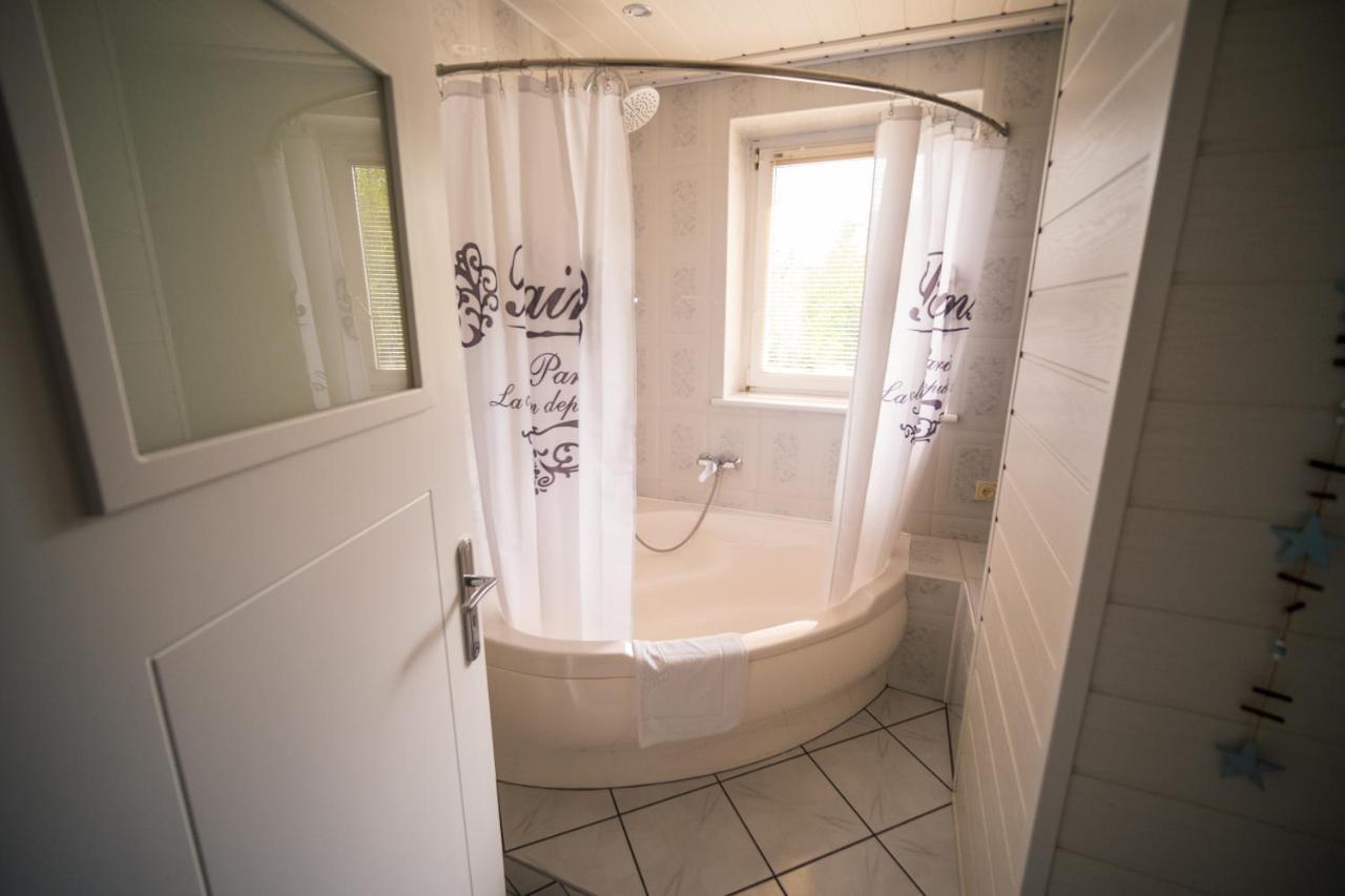 Villa Dom na wzgórzu z widokiem na jezioro Lipnica  Exterior foto